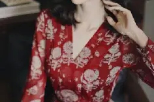 狗仔蹲守实锤：内娱某女星现身日本风月场所人设彻底崩成渣