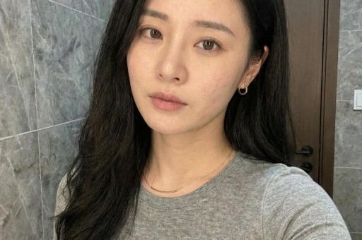 一手好牌打稀碎 三料影后马苏 被黑人驮肩 帮闺蜜撒谎 终究自断前程