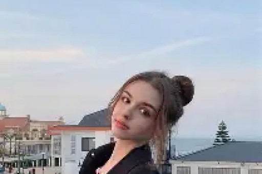 承诺满足网友任意要求 女网红恐翻车：被要顶配电脑