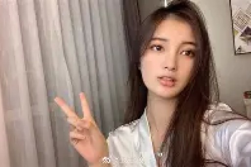冉莹颖人设崩了想和邹市明收入AA女方账号被冲 网友神评太扎心
